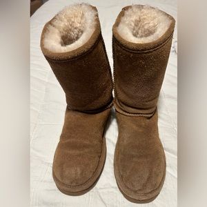 Bearpaw Elle Short Boot Size 8